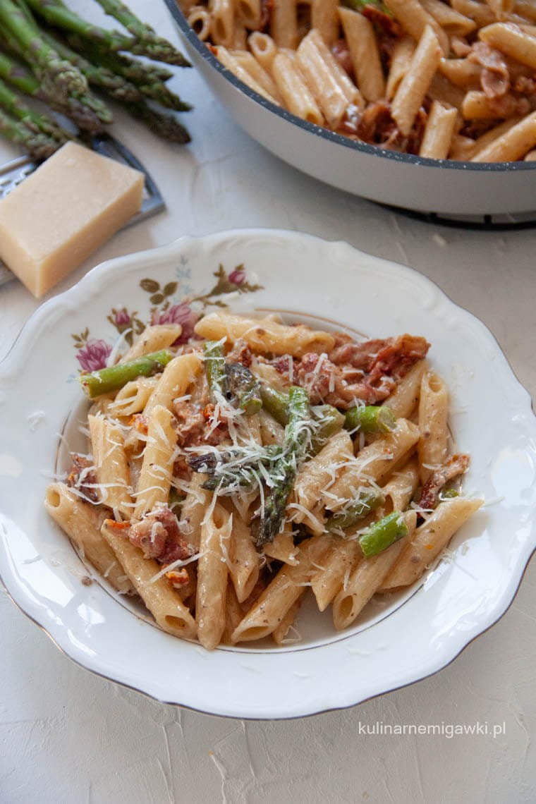 Makaron ze szparagami, boczkiem i kremowym sosem 5 Makaron ze szparagami, boczkiem i kremowym sosem-4