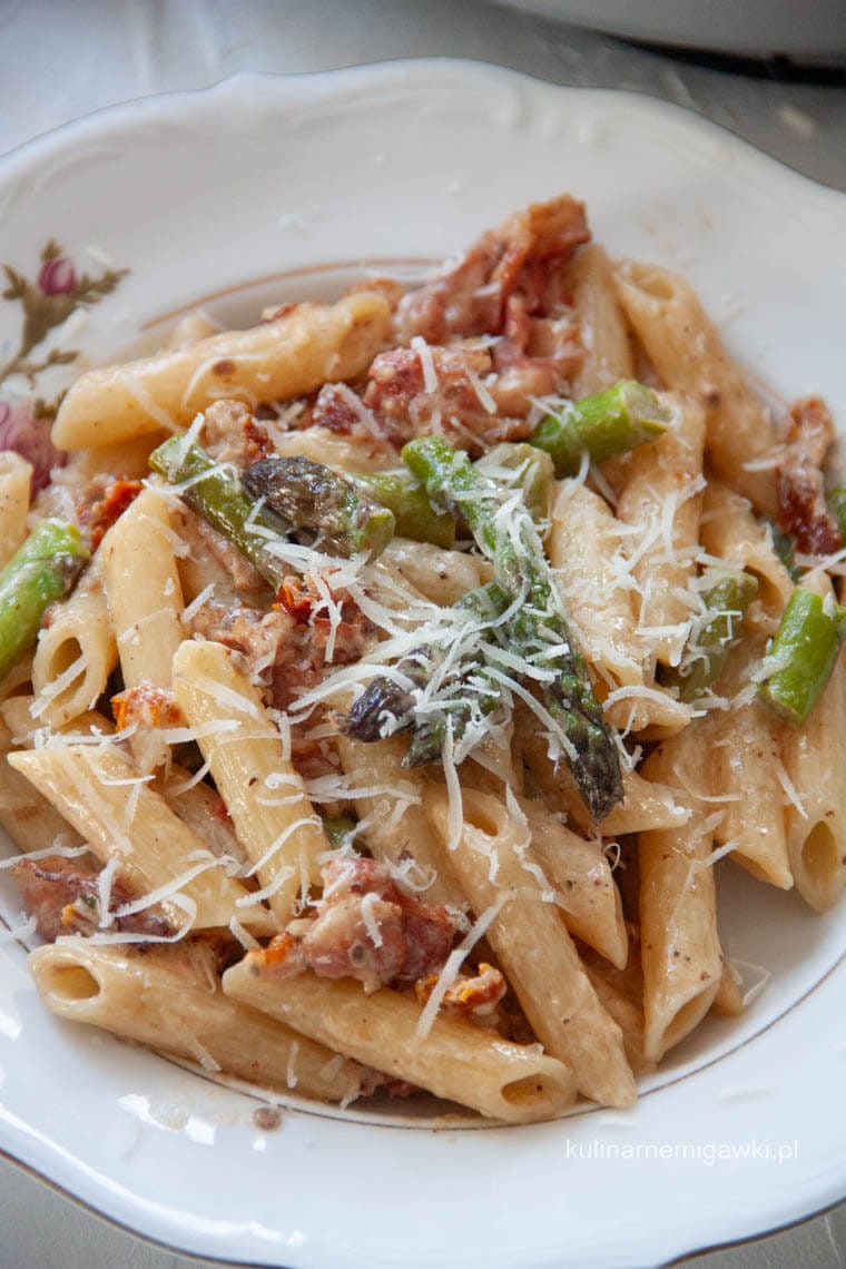 Makaron ze szparagami, boczkiem i kremowym sosem 8 Makaron ze szparagami, boczkiem i kremowym sosem-4