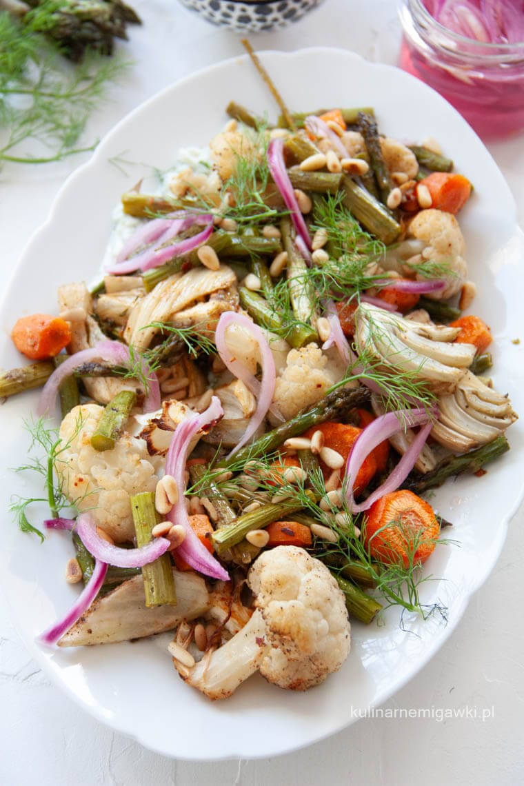 Pieczone warzywa z sosem tzatziki