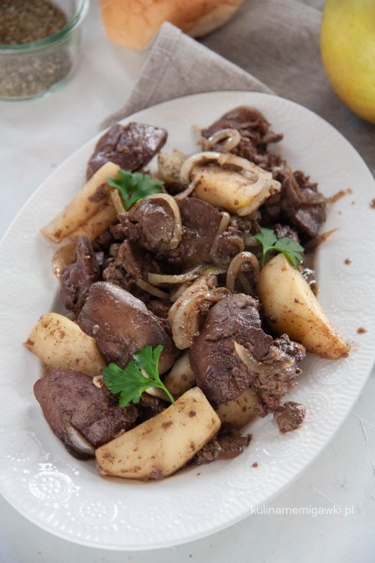 Wątróbka drobiowa z jabłkiem