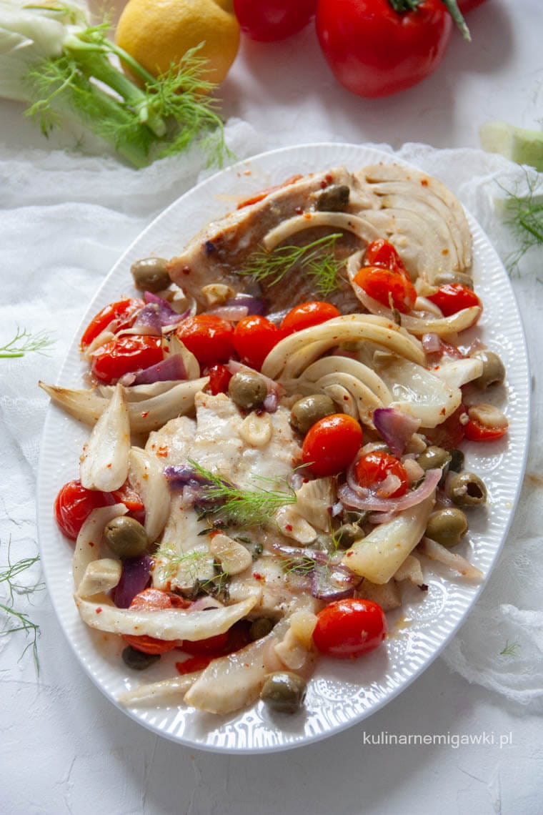 Dorsz pieczony w stylu śródziemnomorskim