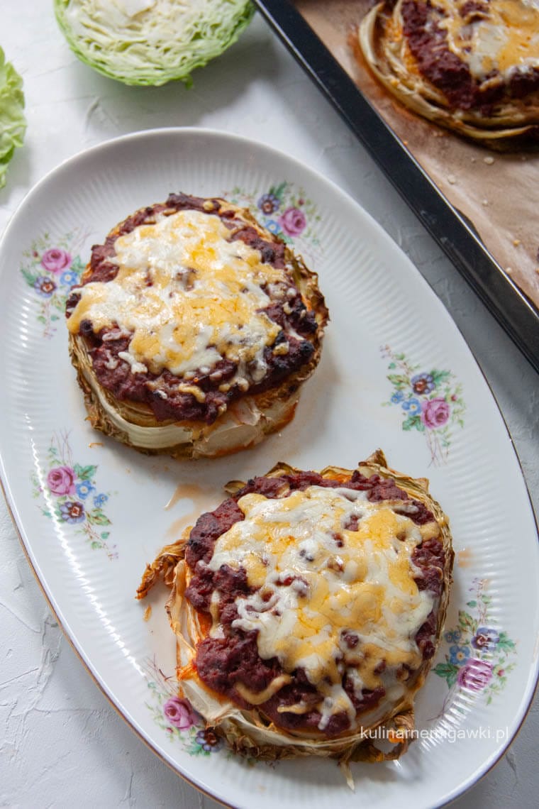 Pieczona młoda kapusta