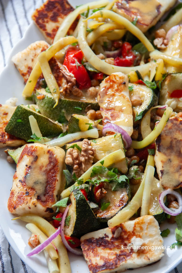 Sałatka z pieczoną cukinią i halloumi 6 sałatka z pieczona cukinia i halloumi