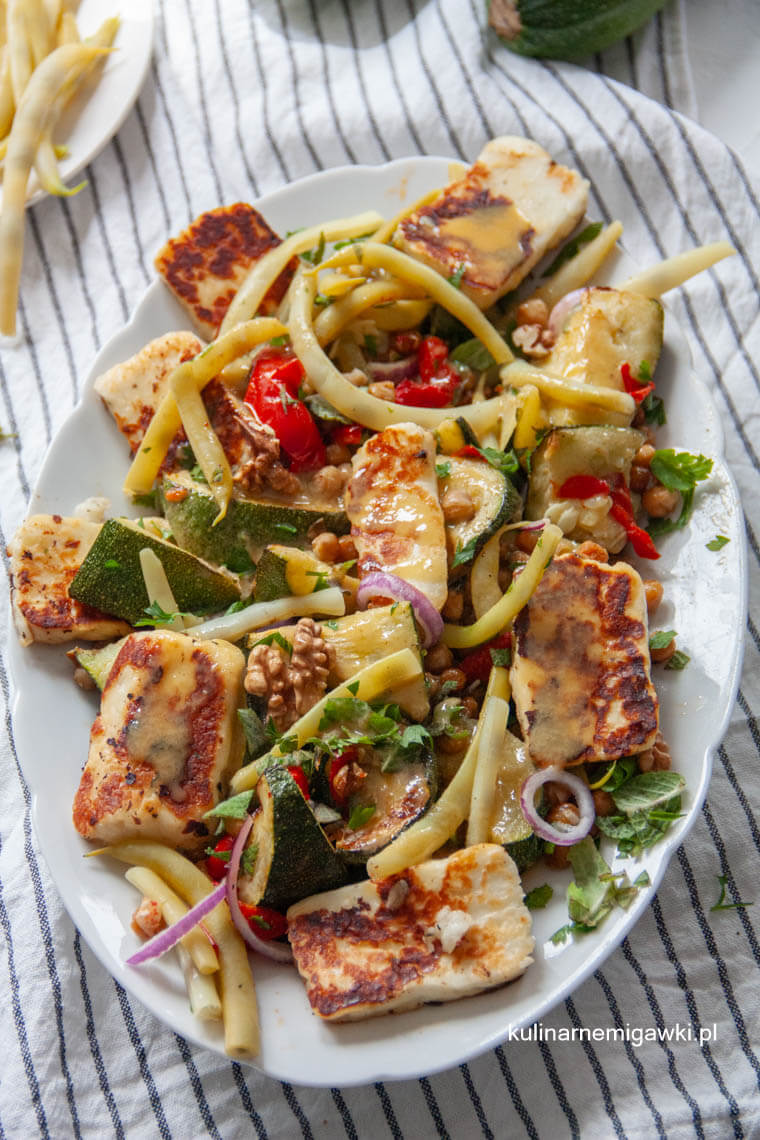 Sałatka z pieczoną cukinią i halloumi 3 sałatka z pieczona cukinia i halloumi