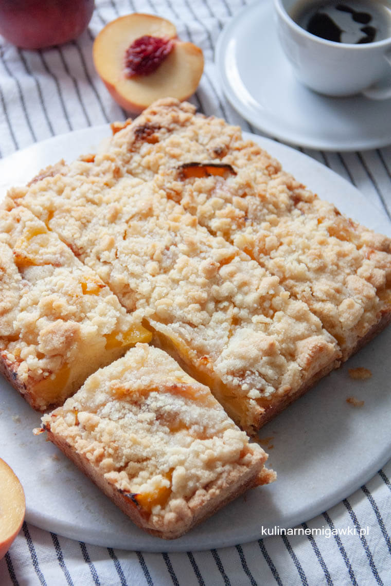 Ciasto z brzoskwiniami i kruszonką