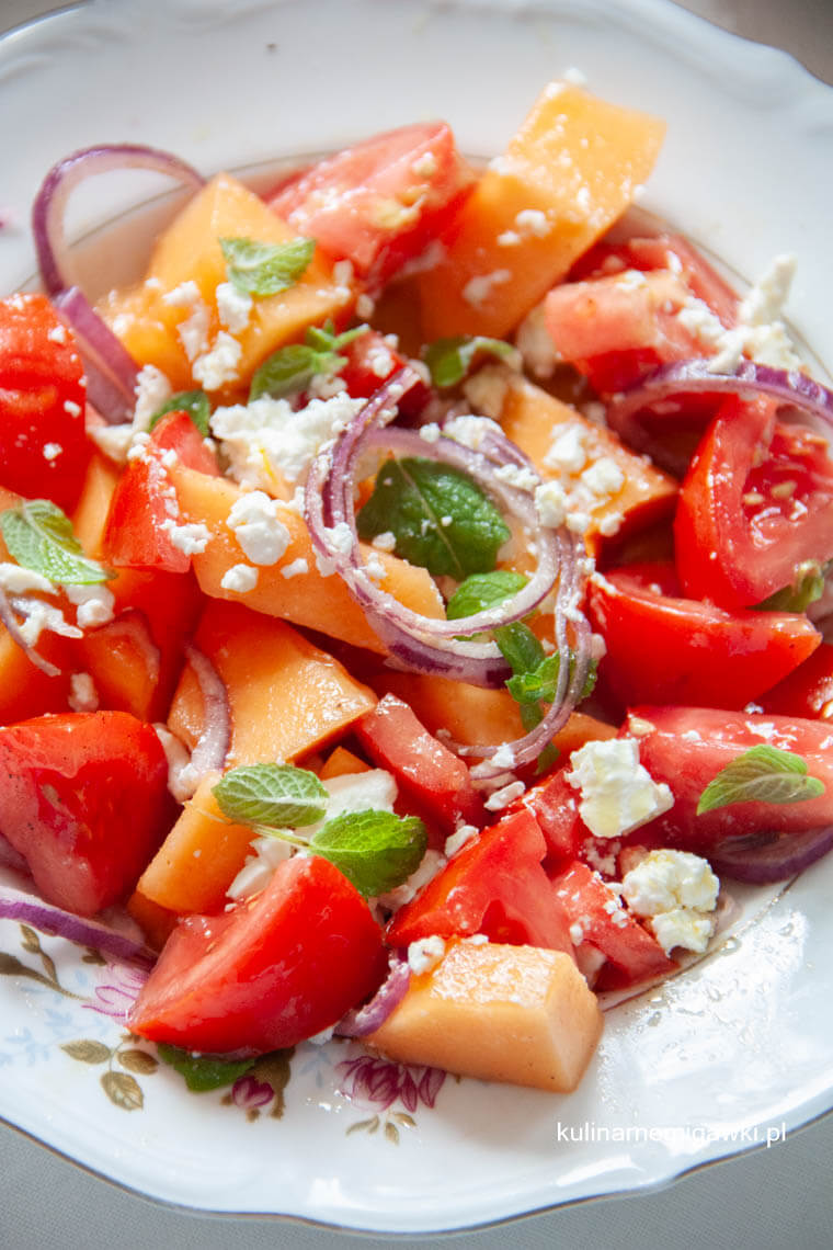 Sałatka z melonem i pomidorami
