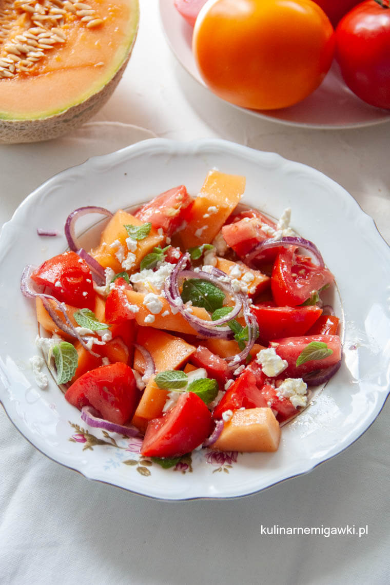 Sałatka z melonem i pomidorami
